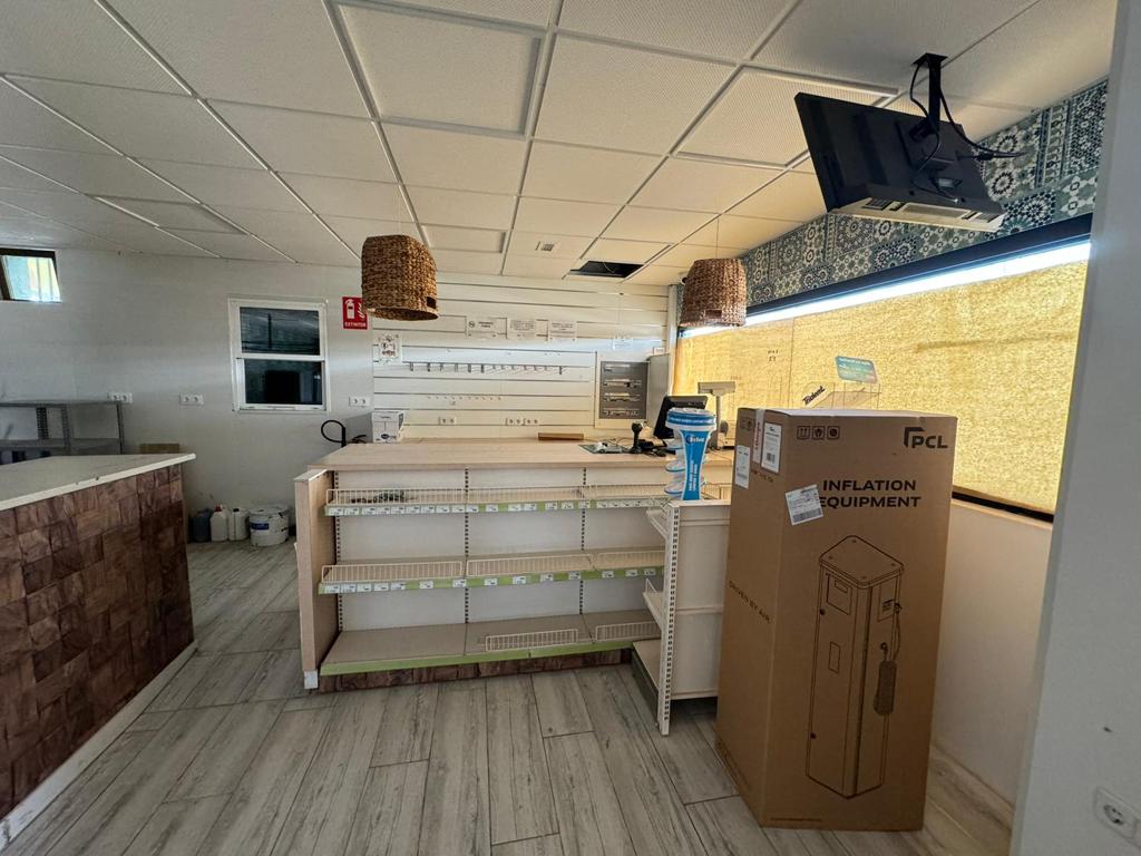 Local comercial en alquiler en Humanes (2)