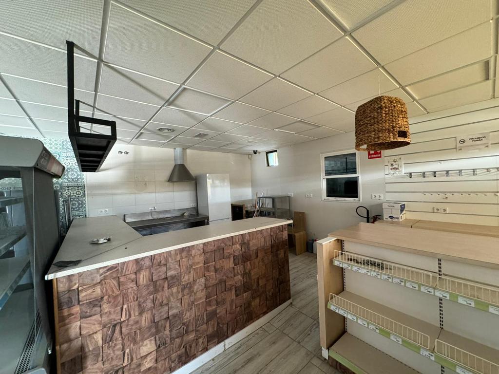 Local comercial en alquiler en Humanes (3)